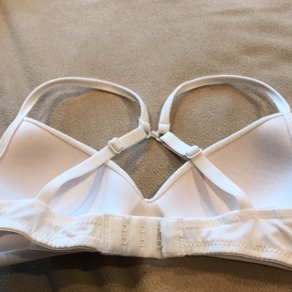 Bra size 30A white Like New; great for pre-teens, light padded adjustable straps - Picture 4 of 6
